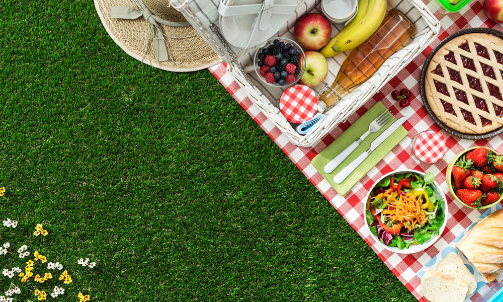 Create Amazing Family Picnics This Summer with a Special Tablecloth