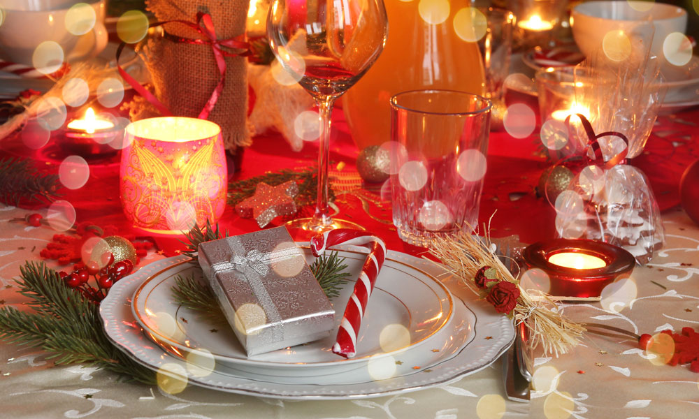 5 Reasons to Use A Wipe Clean Tablecloth This Christmas