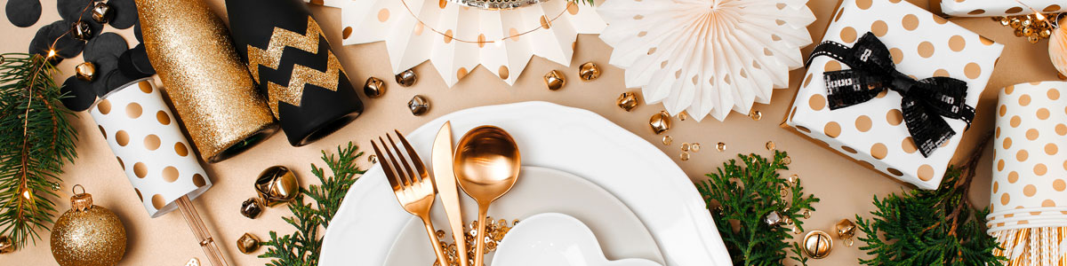 Christmas-Tablecloths-and-Runners-Christmas-Tablecloths-Page-Feature-Image Christmas Tablecloths and Runners Christmas Tablecloths Page Feature Image