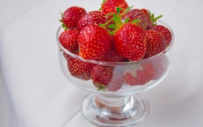 How to make a tablecloth stay in place